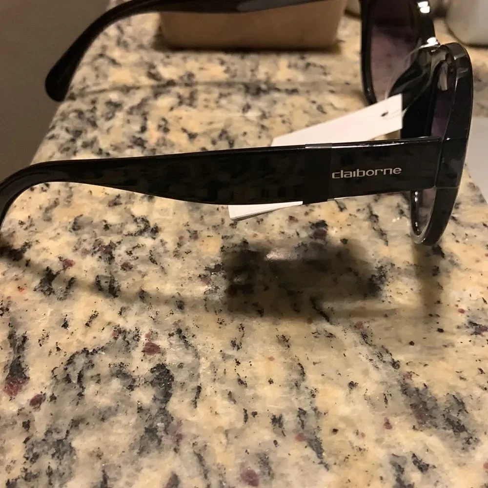 NWT Liz Claiborne sunglasses black no flaws